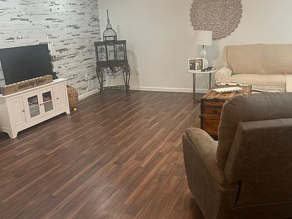 121 E Maiden Ln, Jasper, MO 64755