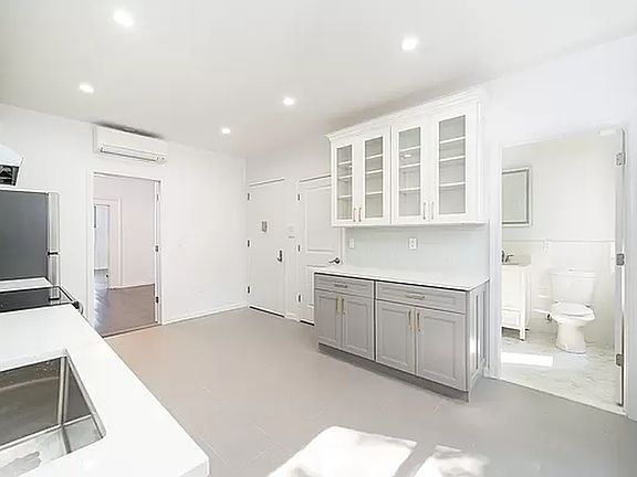 3rd image of 366 Metropolitan Ave #2