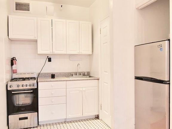 4th image of 71 Lefferts Pl #4R