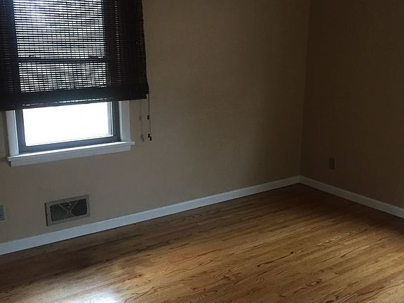 3rd image of 2501 Janet Dr