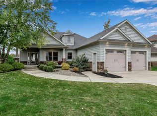 4 Parliament Ln, Lancaster, NY 14086