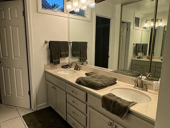 3rd image of 303 Jade Cir