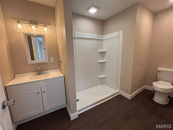 5th image of 1035 Reservoir St