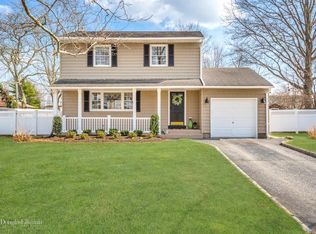 12 Arden Ln, Commack, NY 11725