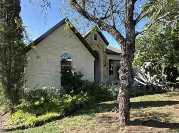 397 Barden Pkwy, Castroville, TX 78009