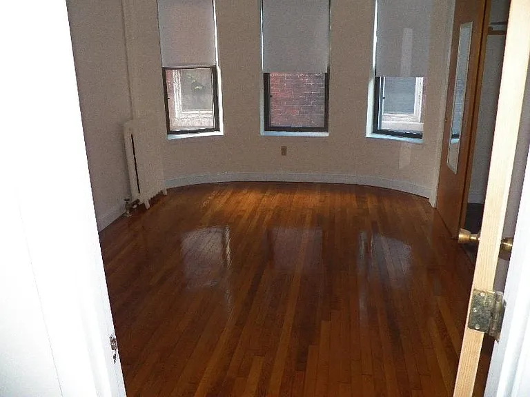 683 Washington St #5 — Photo 7