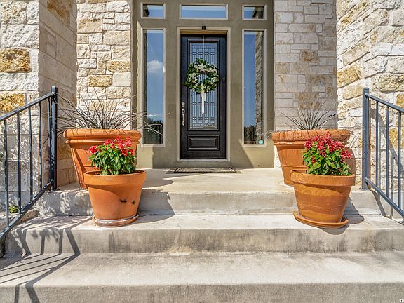 4th image of 643 Ridge