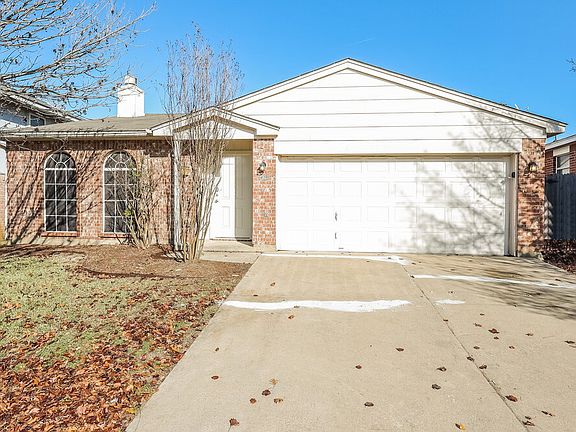 3rd image of 423 Blueberry Hill Ln