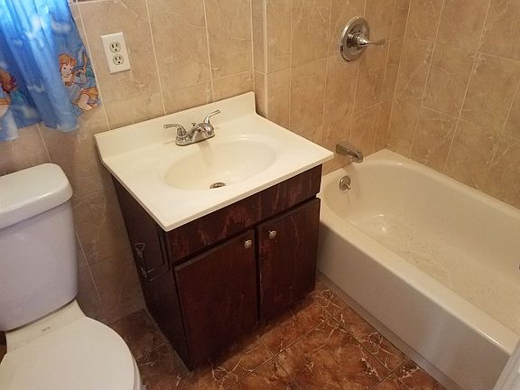 5th image of 547 E 5th St #1