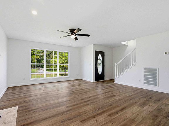 4th image of 736 N Palmers Chapel Rd