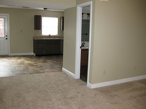 3rd image of 125 Imperial Way