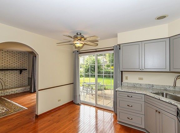 5th image of 721 E Cunningham Dr