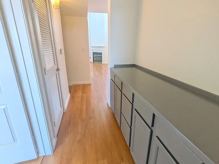 811 N Hayworth Ave #203 — Photo 17