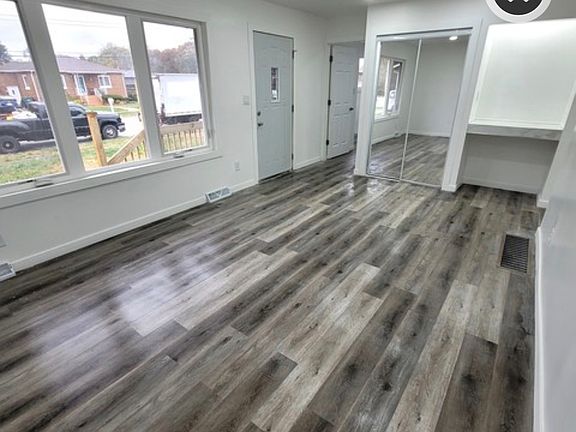 2nd image of 1185 Dallas St