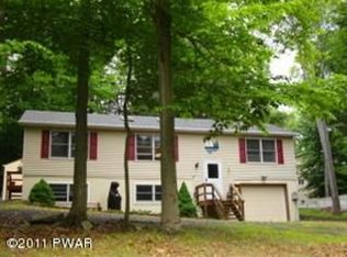 19 Sunny Slope Dr, Lake Ariel, PA 18436
