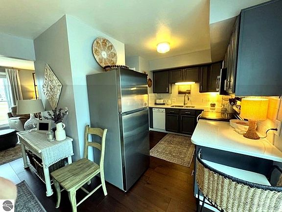 4th image of 1700 Piper Pl APT E