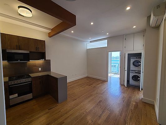 4th image of 340 E 134th St APT 4
