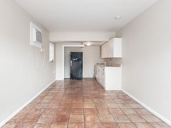 5th image of 113 N Lakeside Dr APT 5
