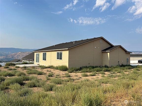 5th image of 987 N Macaw Avenue