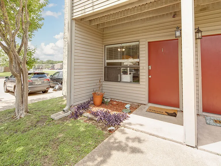 1900 Dartmouth St #G1 — Photo 3