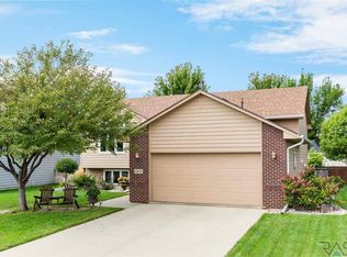 5215 S Birchwood Ave, Sioux Falls, SD 57108