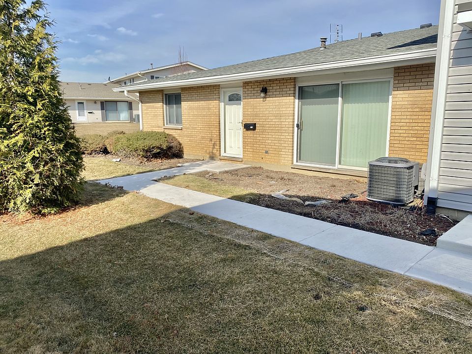 1st image of 214 Barcliffe Ln #214