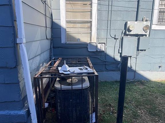 3rd image of 690 N Hollywood St