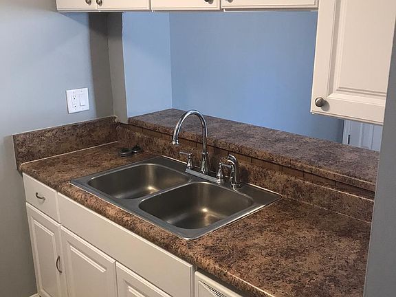 3rd image of 909 Slater St APT 102