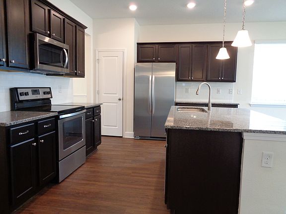 4th image of 407 Pine Terrace Dr