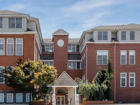 100 Aura Rd APT 208, Clayton, NJ 08312
