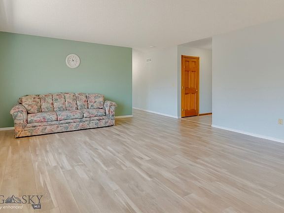 3rd image of 4 Sumac Ct