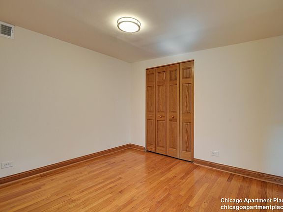 5th image of 611 W Briar St