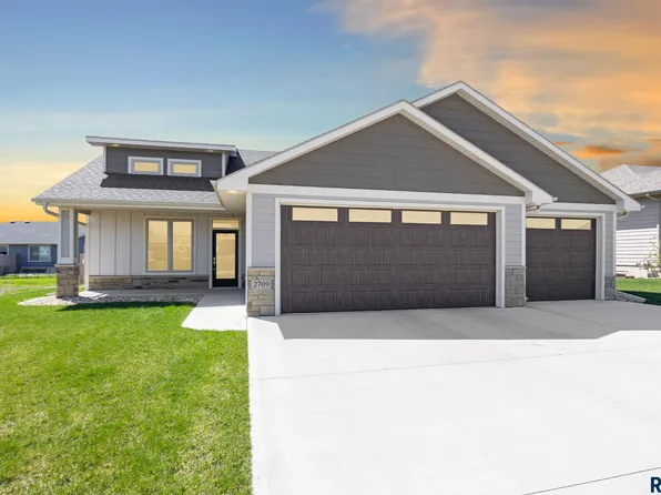 2709 E Palmer St, Brandon, SD 57005