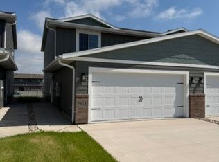 9614 W Tunis Dr, Sioux Falls, SD 57106