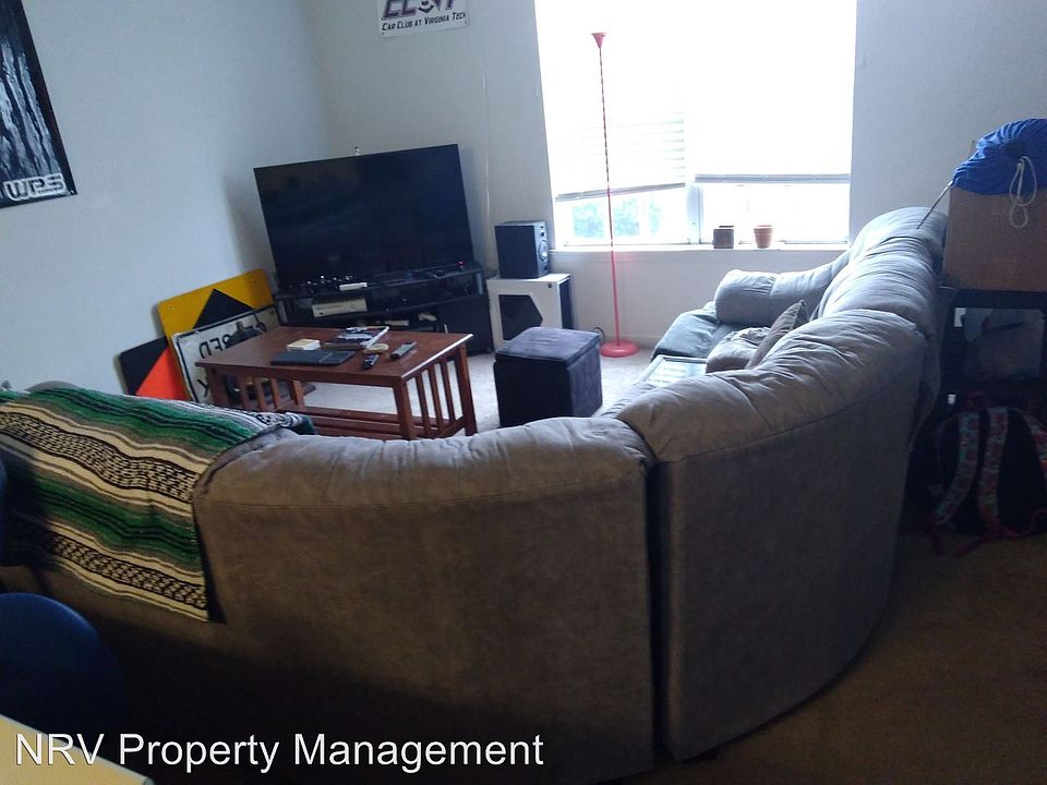 2nd image of 858 Patrick Henry Dr