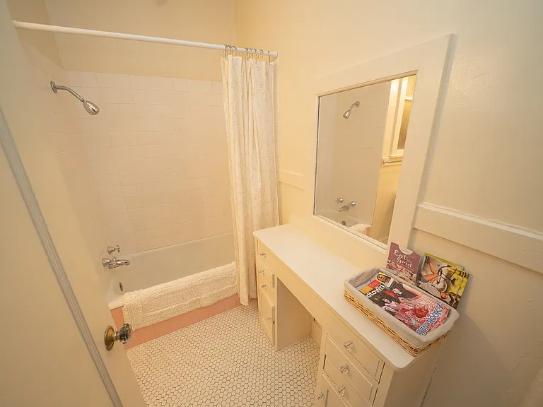 818 25th St #116 — Photo 6
