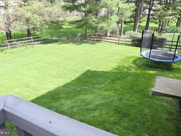 15826 Anamosa Dr — Photo 29
