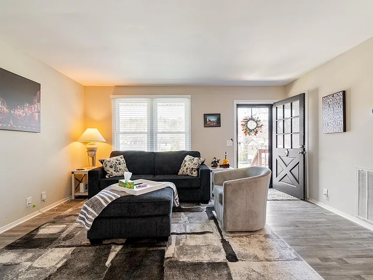 2706 Combs Dr — Photo 3