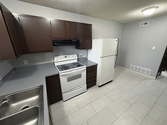 4th image of 1528 S 19th St #10