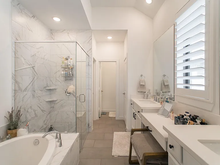 427 Boggy Belt Ln — Photo 31