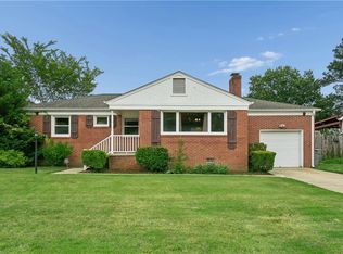 28 Brookfield Dr, Hampton, VA 23666