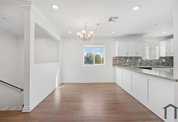 2nd image of 906 W 41st Dr #906