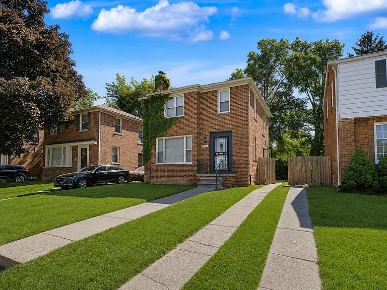 15712 Vaughan St — Photo 1