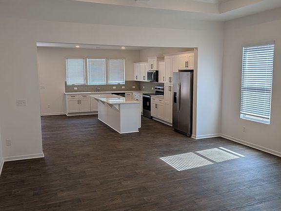 2nd image of 437 Gentle Bend Cv