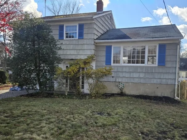 27 Lindbergh Pkwy, Waldwick Boro, NJ 07463