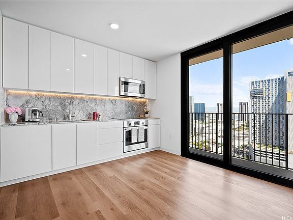 2nd image of 987 Queen St #2503