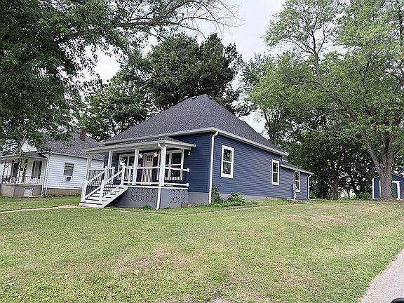 2nd image of 727 Moore St