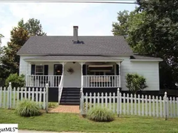 102 Barton St, Easley, SC 29640