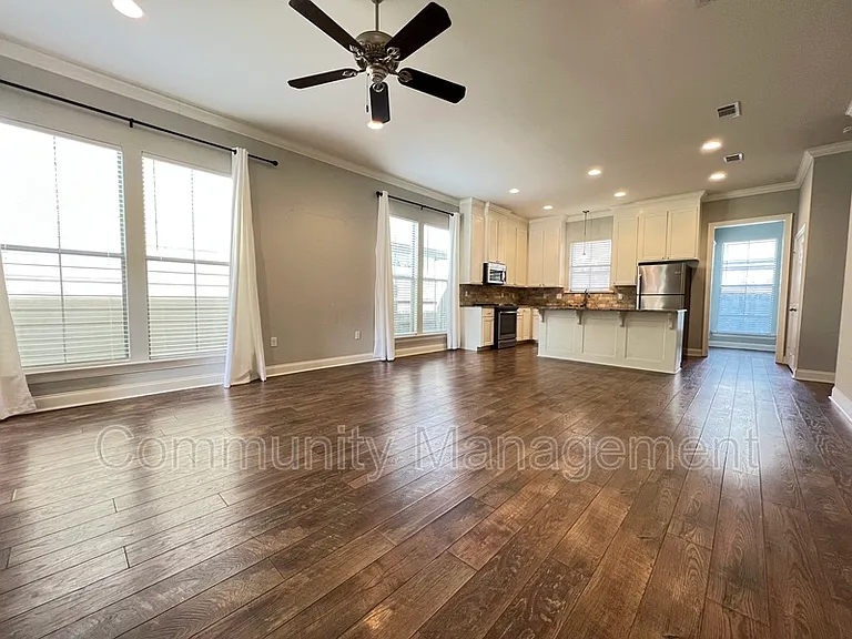 8027 Seville Ct — Photo 2