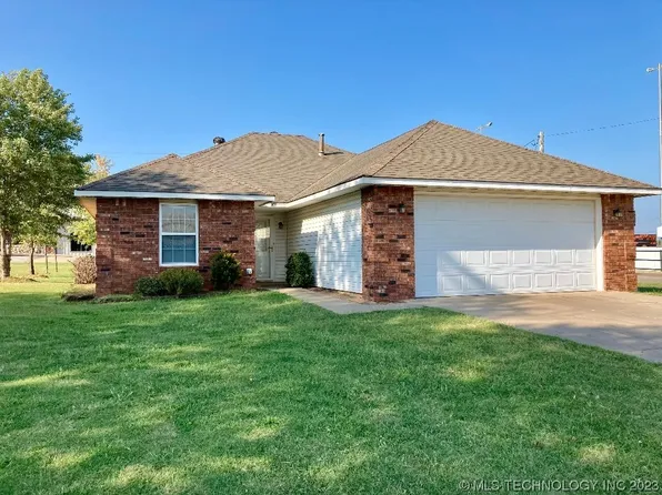 1544 E Walnut St, Cushing, OK 74023